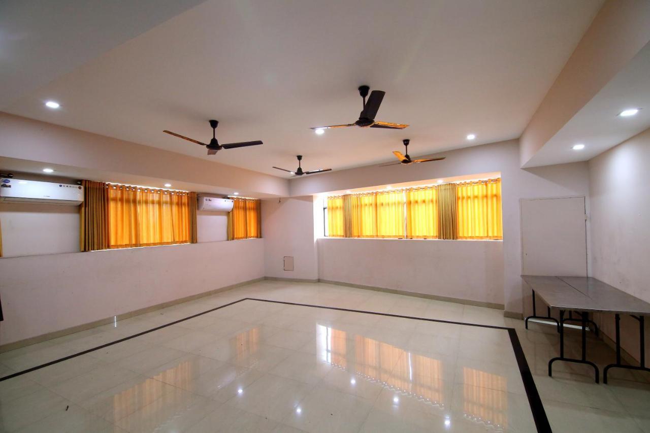 Devanganam Residency Hotel Guruvayur Exterior photo