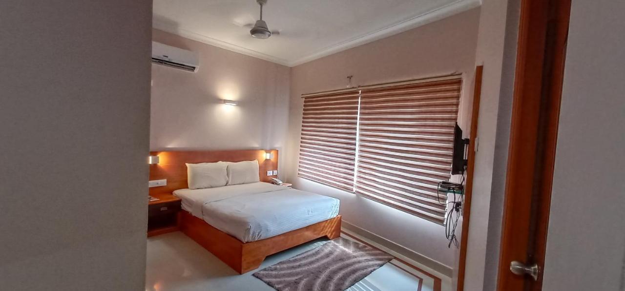 Devanganam Residency Hotel Guruvayur Exterior photo